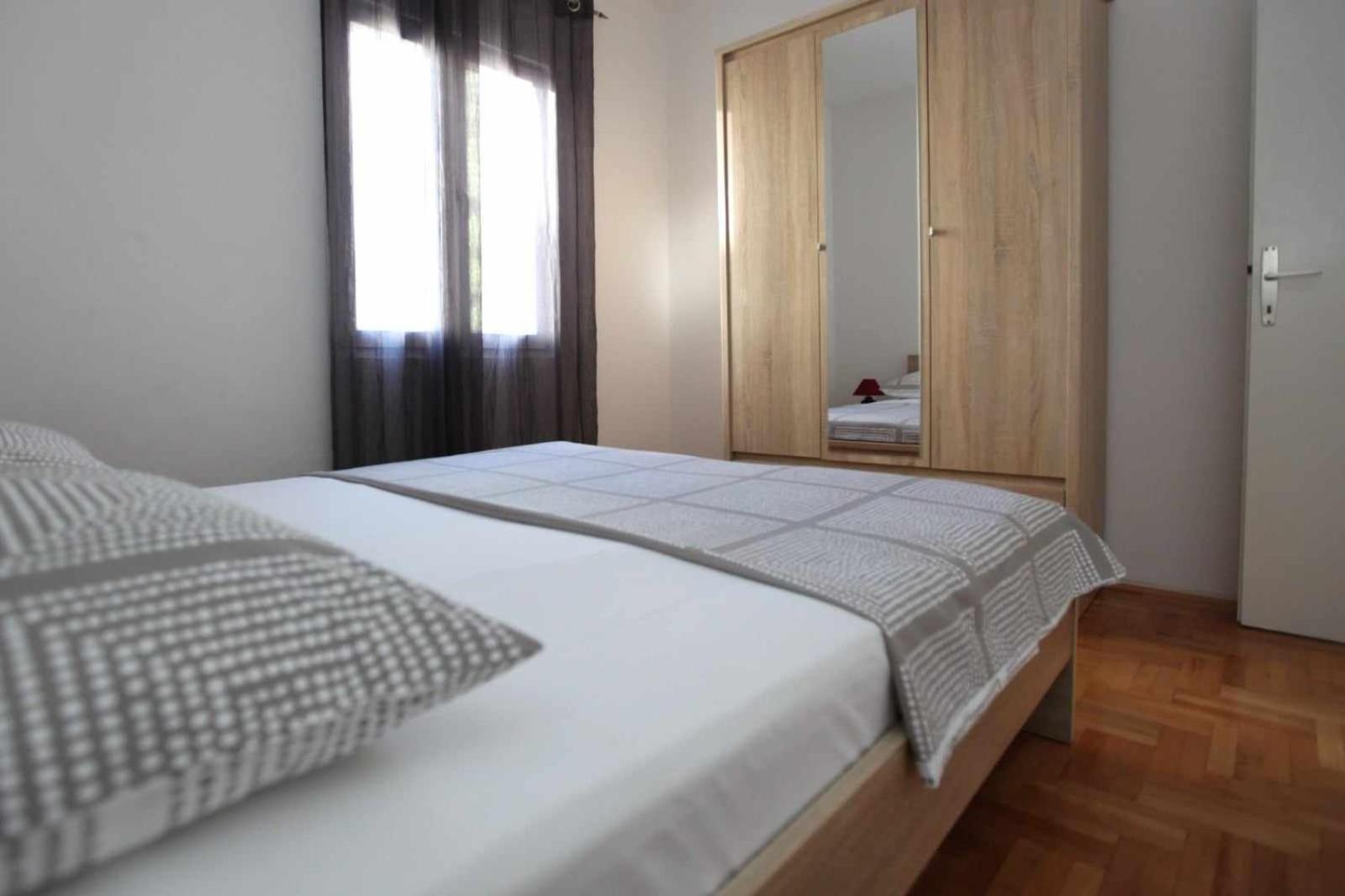 Apartmani Ivana โตรกีร์ ภายนอก รูปภาพ