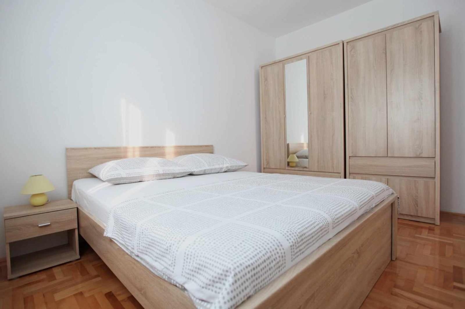 Apartmani Ivana โตรกีร์ ภายนอก รูปภาพ