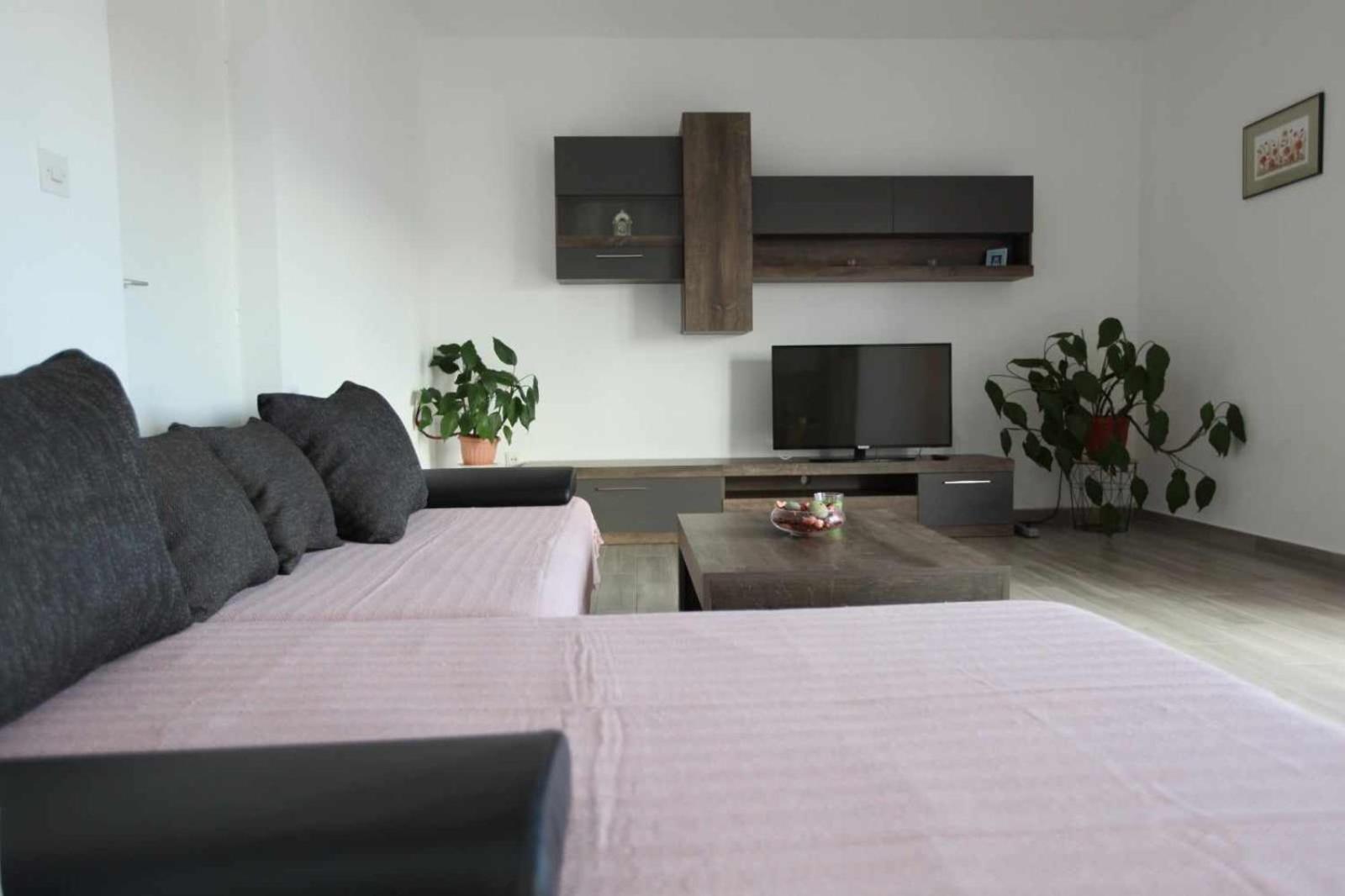 Apartmani Ivana โตรกีร์ ภายนอก รูปภาพ