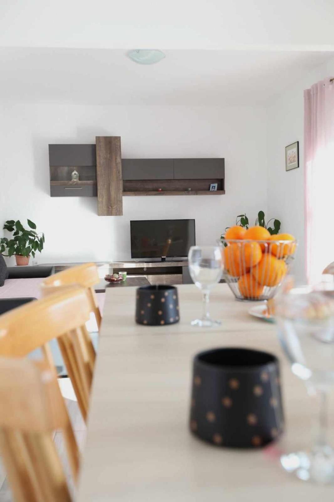 Apartmani Ivana โตรกีร์ ภายนอก รูปภาพ