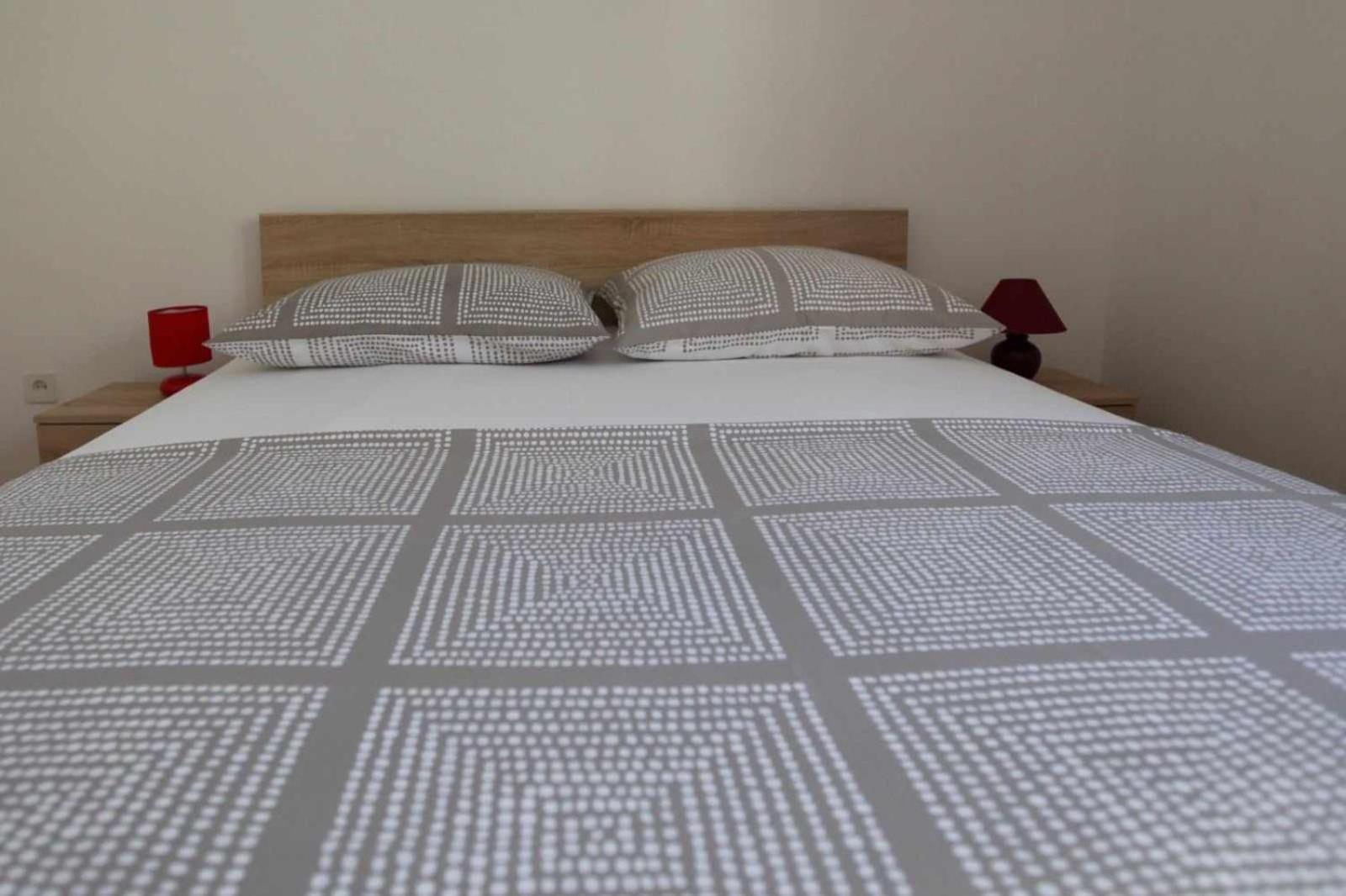 Apartmani Ivana โตรกีร์ ภายนอก รูปภาพ